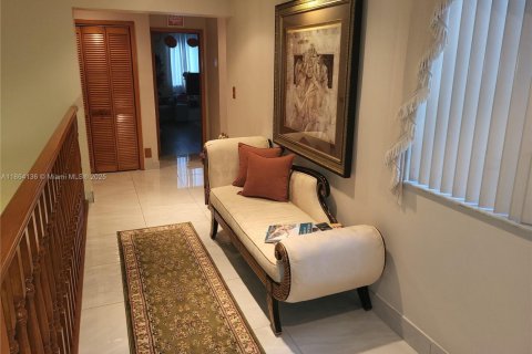 Villa ou maison à vendre à Miami, Floride: 4 chambres № 2023089 - photo 27