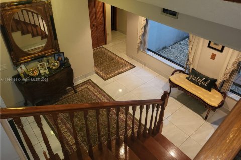 Villa ou maison à vendre à Miami, Floride: 4 chambres № 2023089 - photo 25