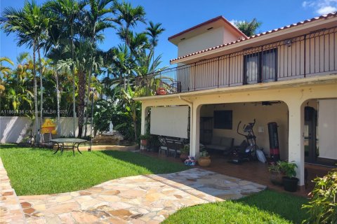 Villa ou maison à vendre à Miami, Floride: 4 chambres № 2023089 - photo 5