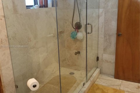 Villa ou maison à vendre à Miami, Floride: 4 chambres № 2023089 - photo 24