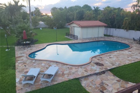 Villa ou maison à vendre à Miami, Floride: 4 chambres № 2023089 - photo 17