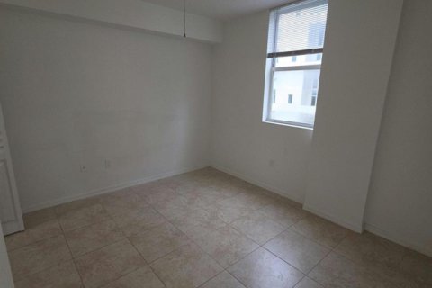 Condo in Miami, Florida, 1 bedroom  № 2399629 - photo 9