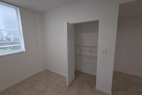 Condo in Miami, Florida, 1 bedroom  № 2399629 - photo 12