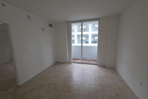 Condo in Miami, Florida, 1 bedroom  № 2399629 - photo 19