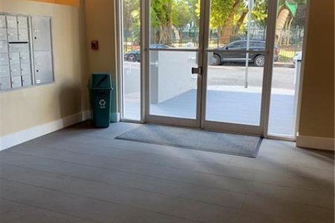 Condo in Miami, Florida, 1 bedroom  № 2399629 - photo 3