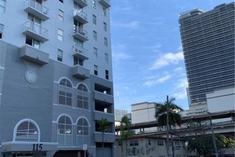 Condo in Miami, Florida, 1 bedroom  № 2399629