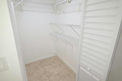 Condo in Miami, Florida, 1 bedroom  № 2399629 - photo 14