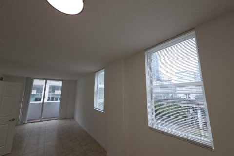 Condo in Miami, Florida, 1 bedroom  № 2399629 - photo 18