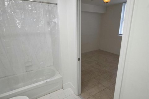 Condo in Miami, Florida, 1 bedroom  № 2399629 - photo 17