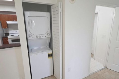 Condo in Miami, Florida, 1 bedroom  № 2399629 - photo 8
