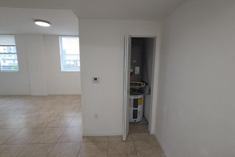 Condo in Miami, Florida, 1 bedroom  № 2399629 - photo 6