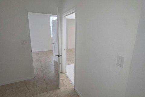 Condo in Miami, Florida, 1 bedroom  № 2399629 - photo 15