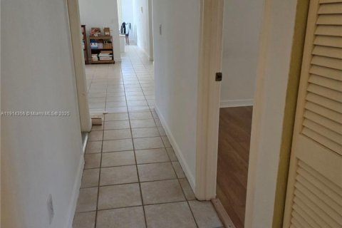 Купить виллу или дом в Дорал, Флорида 3 спальни, 148.18м2, № 1970130 - фото 17