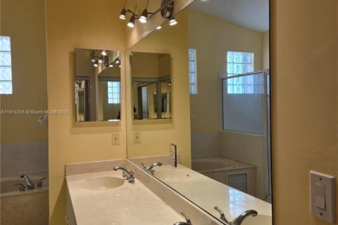 Купить виллу или дом в Дорал, Флорида 3 спальни, 148.18м2, № 1970130 - фото 27