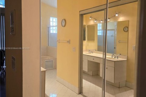 Купить виллу или дом в Дорал, Флорида 3 спальни, 148.18м2, № 1970130 - фото 24