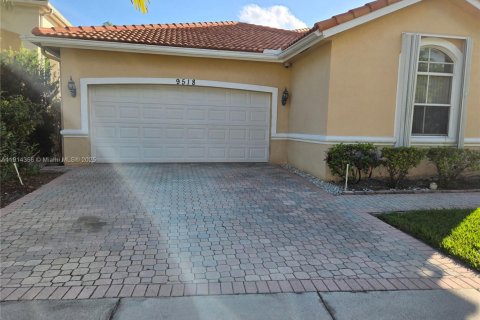 Купить виллу или дом в Дорал, Флорида 3 спальни, 148.18м2, № 1970130 - фото 1