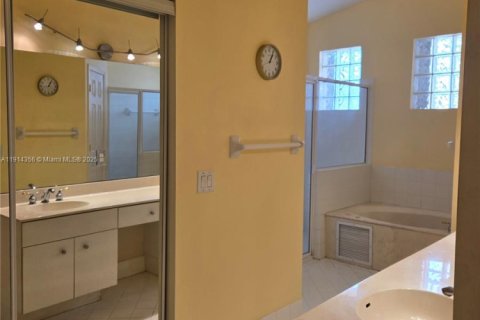 Купить виллу или дом в Дорал, Флорида 3 спальни, 148.18м2, № 1970130 - фото 25