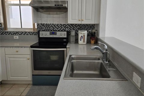 Купить виллу или дом в Дорал, Флорида 3 спальни, 148.18м2, № 1970130 - фото 9