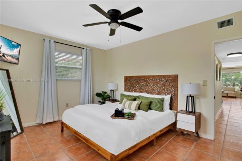 House in North Bay Village, Florida 4 bedrooms № 1887593 - photo 23