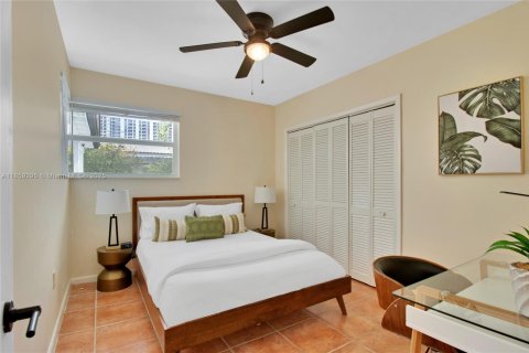 House in North Bay Village, Florida 4 bedrooms № 1887593 - photo 26