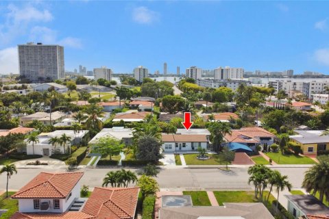 House in North Bay Village, Florida 4 bedrooms № 1887593 - photo 6