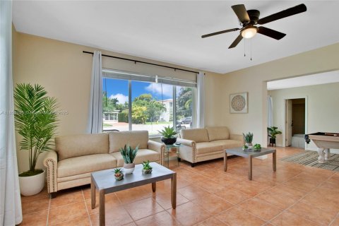 House in North Bay Village, Florida 4 bedrooms № 1887593 - photo 30