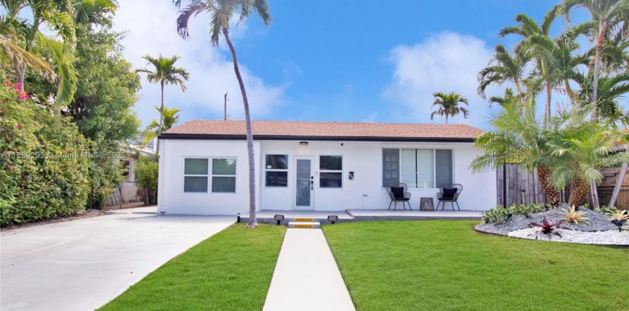 House in North Bay Village, Florida 4 bedrooms № 1887593