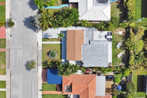 House in North Bay Village, Florida 4 bedrooms № 1887593 - photo 10