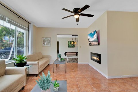 House in North Bay Village, Florida 4 bedrooms № 1887593 - photo 29