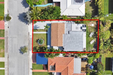 House in North Bay Village, Florida 4 bedrooms № 1887593 - photo 4