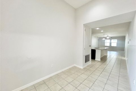 Villa ou maison à louer à Groveland, Floride: 4 chambres, 174.01 m2 № 1903230 - photo 4