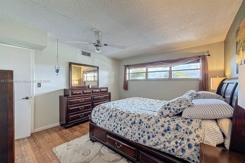 Condo in Pembroke Pines, Florida, 2 bedrooms  № 1705067 - photo 8
