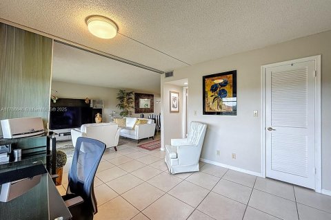 Condo in Pembroke Pines, Florida, 2 bedrooms  № 1705067 - photo 21