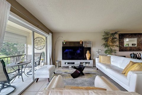 Condo in Pembroke Pines, Florida, 2 bedrooms  № 1705067 - photo 1