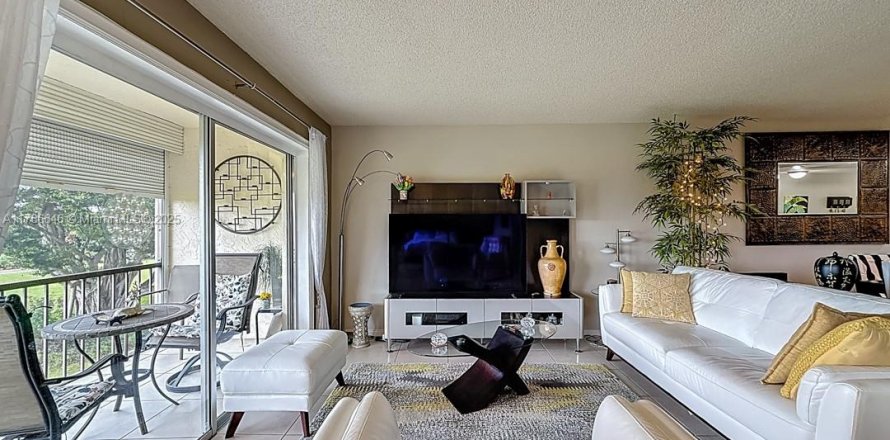 Condo in Pembroke Pines, Florida, 2 bedrooms  № 1705067