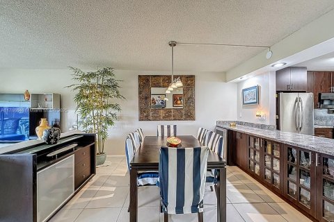 Condo in Pembroke Pines, Florida, 2 bedrooms  № 1705067 - photo 15
