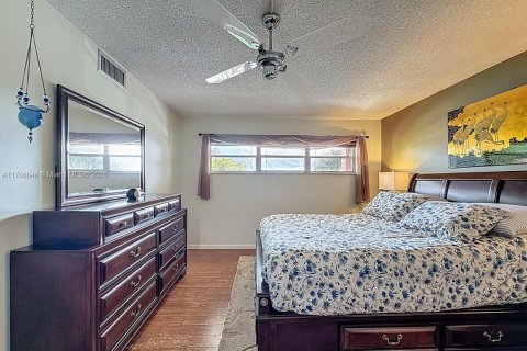 Condo in Pembroke Pines, Florida, 2 bedrooms  № 1705067 - photo 7