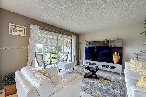 Condo in Pembroke Pines, Florida, 2 bedrooms  № 1705067 - photo 2