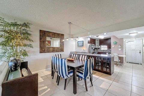 Condo in Pembroke Pines, Florida, 2 bedrooms  № 1705067 - photo 14