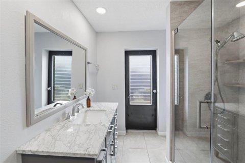 House in Tampa, Florida 4 bedrooms, 232.81 sq.m. № 2210433 - photo 20