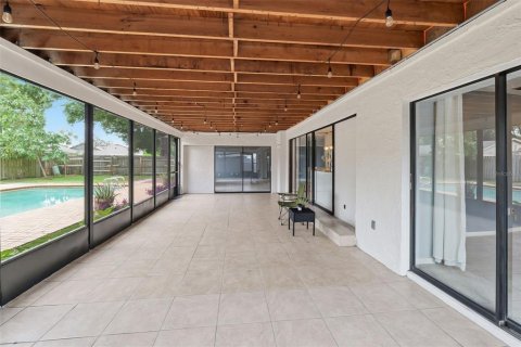 House in Tampa, Florida 4 bedrooms, 232.81 sq.m. № 2210433 - photo 8