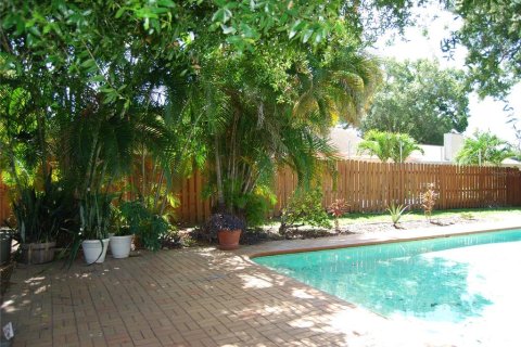 House in Tampa, Florida 4 bedrooms, 232.81 sq.m. № 2210433 - photo 28