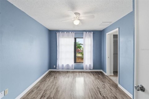 House in Tampa, Florida 4 bedrooms, 232.81 sq.m. № 2210433 - photo 22