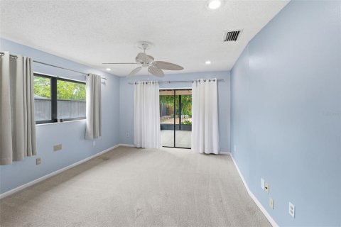 House in Tampa, Florida 4 bedrooms, 232.81 sq.m. № 2210433 - photo 16