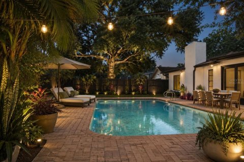 House in Tampa, Florida 4 bedrooms, 232.81 sq.m. № 2210433 - photo 3