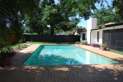 House in Tampa, Florida 4 bedrooms, 232.81 sq.m. № 2210433 - photo 30