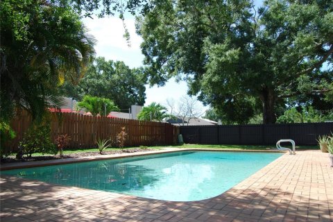 House in Tampa, Florida 4 bedrooms, 232.81 sq.m. № 2210433 - photo 4