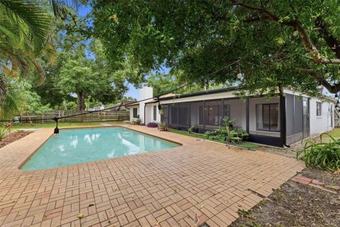House in Tampa, Florida 4 bedrooms, 232.81 sq.m. № 2210433 - photo 5