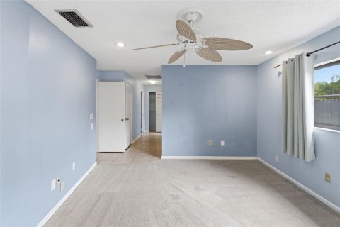 House in Tampa, Florida 4 bedrooms, 232.81 sq.m. № 2210433 - photo 18