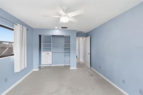 House in Tampa, Florida 4 bedrooms, 232.81 sq.m. № 2210433 - photo 25